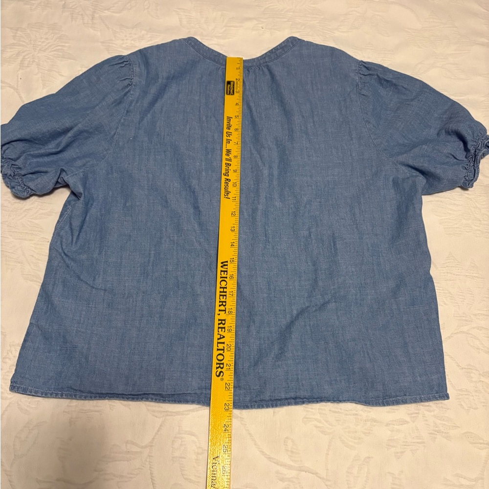 J Crew Chambray Puff Sleeve Ruffle Placket


100% cotton. Smoke-free home. - Picture 7 of 11